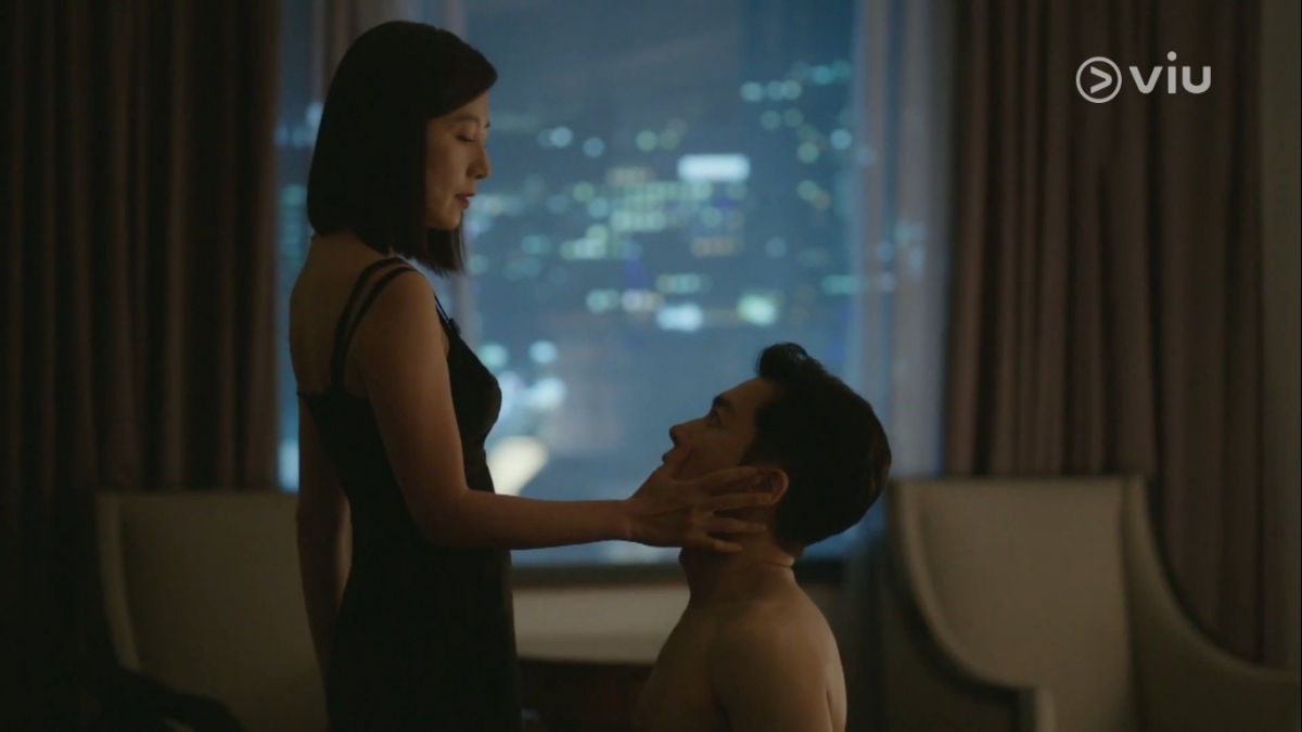 《夫妻的世界》金永敏偷情女主 半裸床戲引關注！外貌酷似哥哥張國榮？